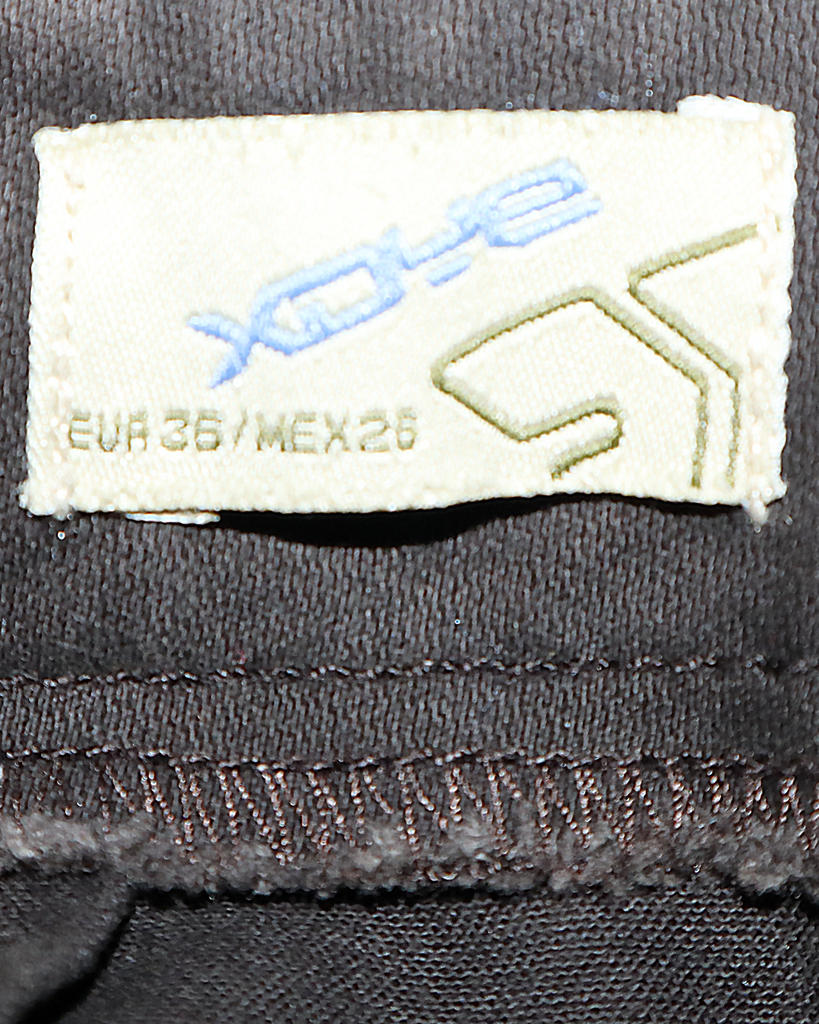 jupe courte étiquette.webp